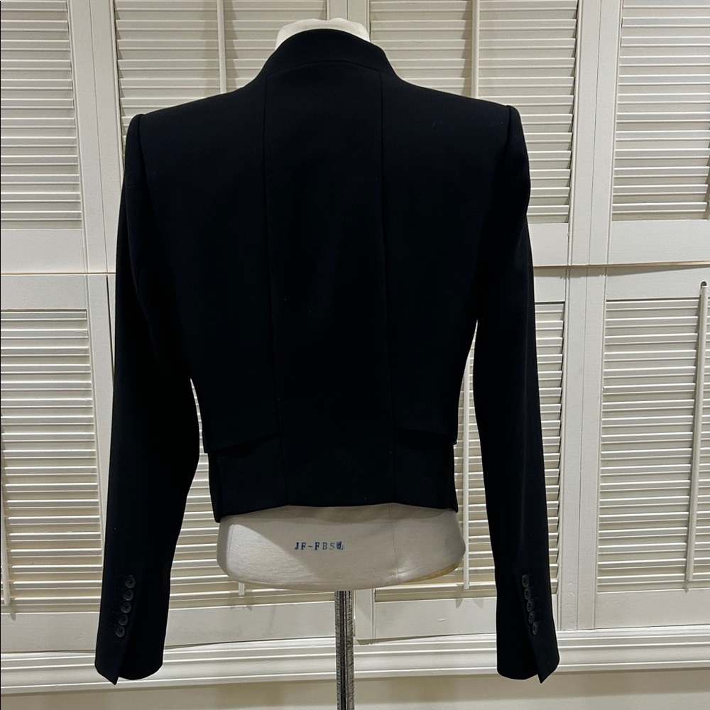 New BCBG Maxazria Elegant Black Women's Blazer in perfect condition - Picture 10 of 11